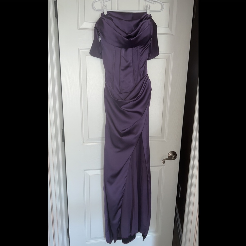 Gown - Picture 4 of 6